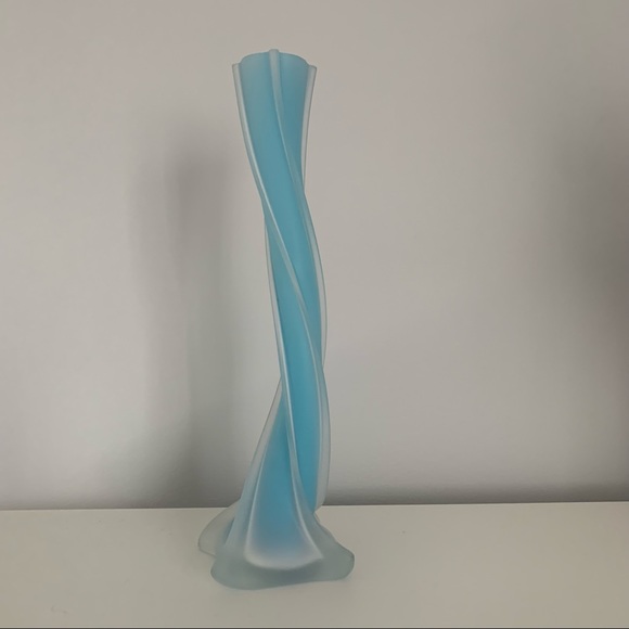 VINTAGE | Twisted Light Blue Glass Vase - Picture 2 of 6